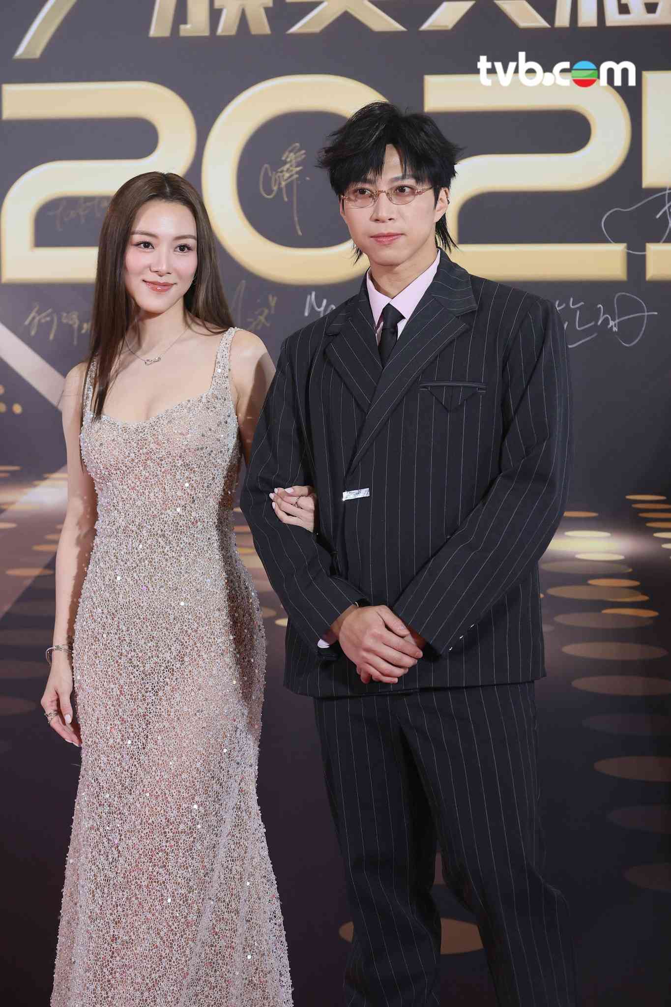 萬千星輝2025紅毯造型：佘詩曼霸氣回歸！王敏奕仙氣全開、陳自瑤超性感！關嘉敏、戴祖儀成最災難造型？