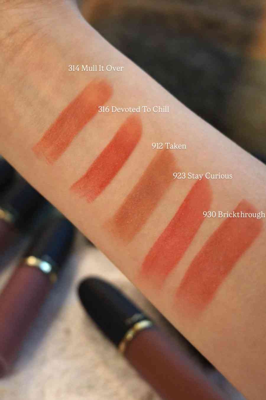 M&middot;A&middot;C Powder Kiss 唇膏新品10色率先開箱！霧面唇膏高顯色+持久度、唇頰慕絲一物二用懶人必備