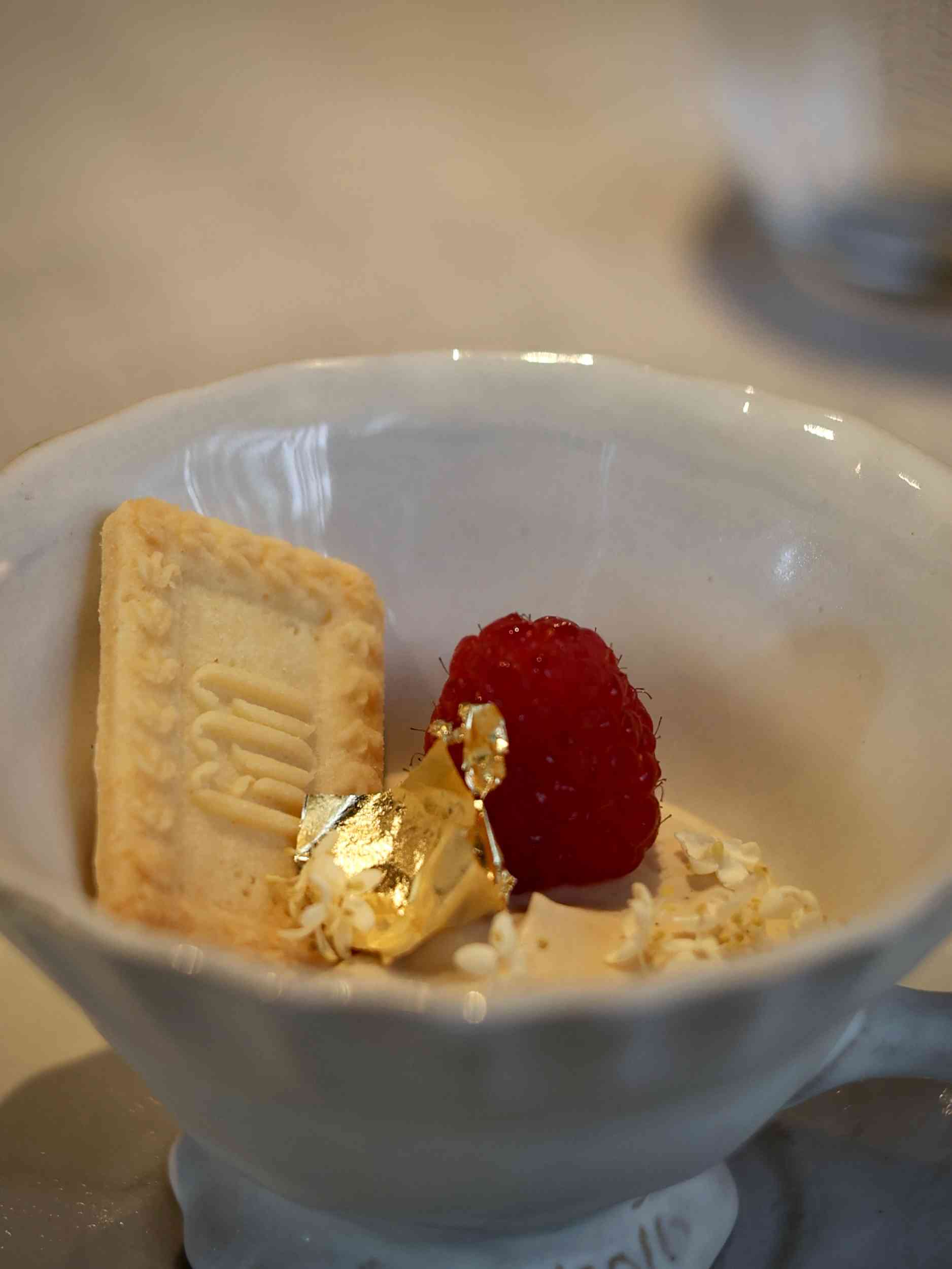 曼谷米芝蓮二星泰式印度菜!招牌凍雞肝配泰國龍眼、夏日藍蟹咖哩,冷熱甜辣的交融 曼谷米芝蓮二星泰式印度菜!招牌凍雞肝配泰國龍眼、夏日藍蟹咖哩,冷熱甜辣的交融