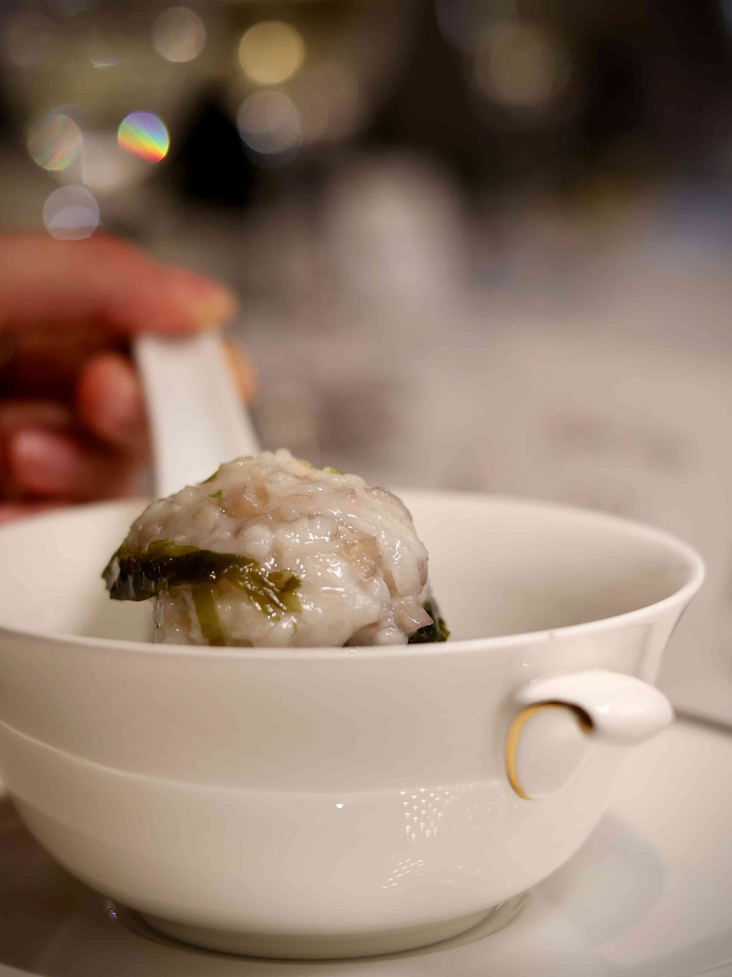充滿春天氣息的新中式創意宴！魚籽醬魷魚薺菜卷、青檸紫菜燉海膽圓貝，春意洋溢鮮味滿盈！