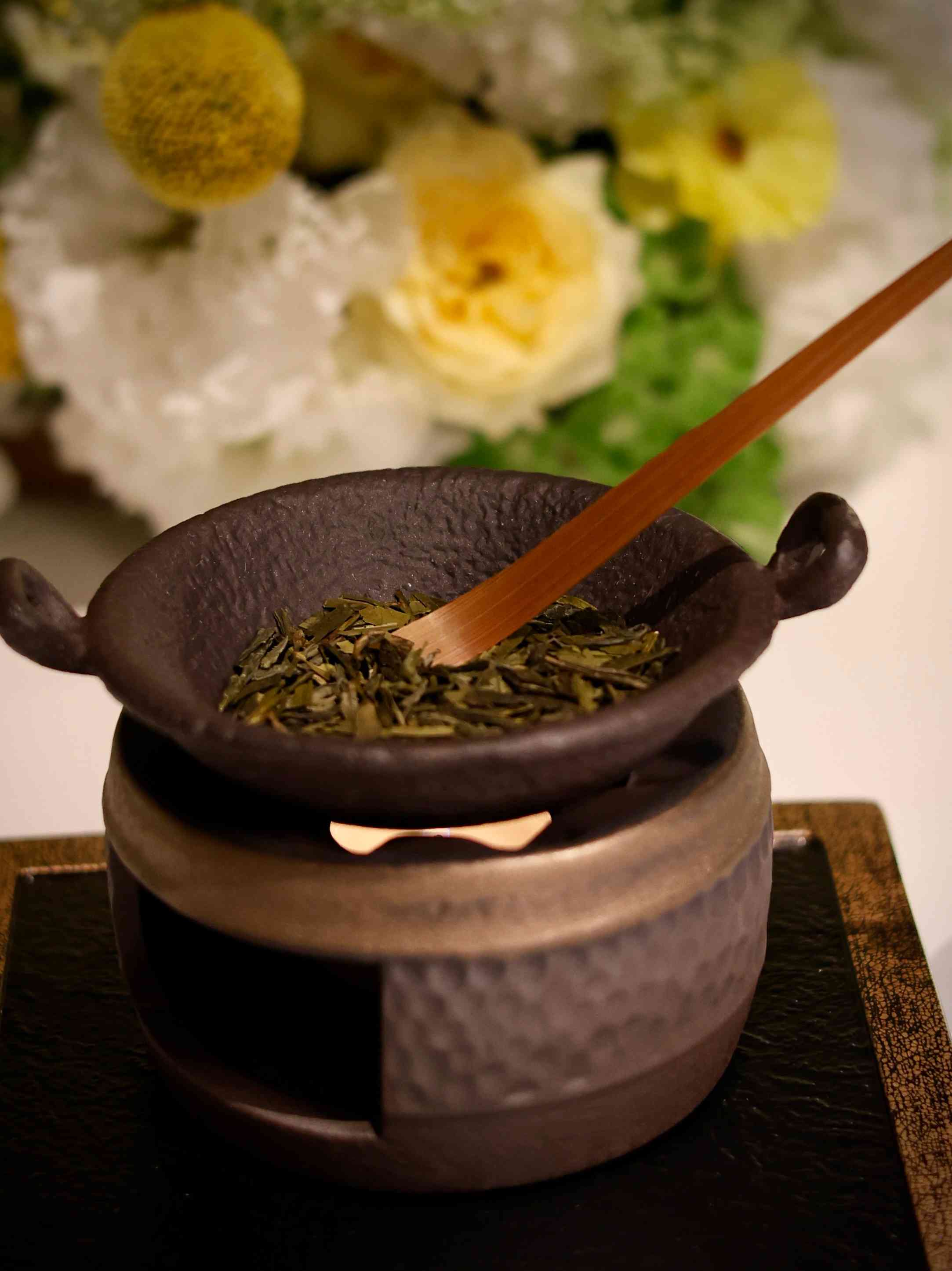 充滿春天氣息的新中式創意宴！魚籽醬魷魚薺菜卷、青檸紫菜燉海膽圓貝，春意洋溢鮮味滿盈！
