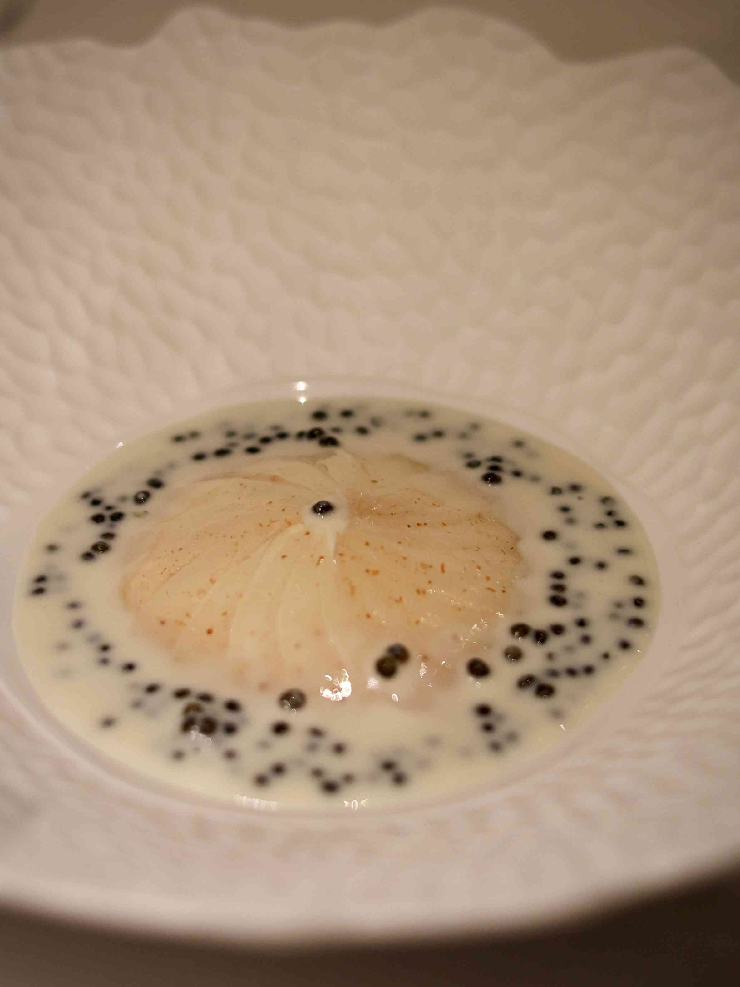 充滿春天氣息的新中式創意宴！魚籽醬魷魚薺菜卷、青檸紫菜燉海膽圓貝，春意洋溢鮮味滿盈！