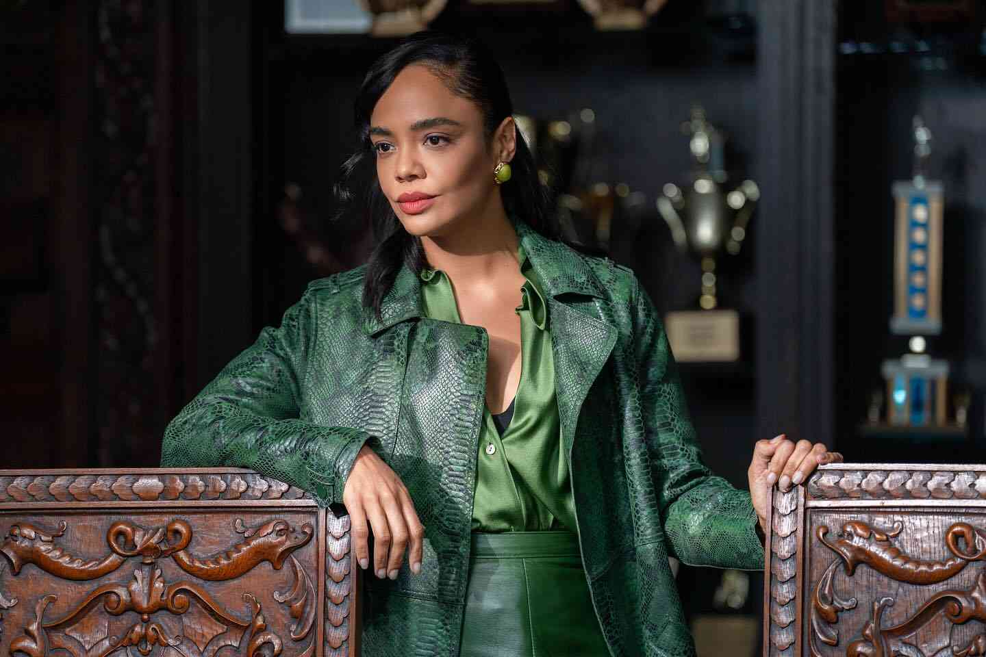 Netflix 劇集《他和她的，謊》：Tessa Thompson 的3大職場穿搭公式 ，力量與優雅兼備