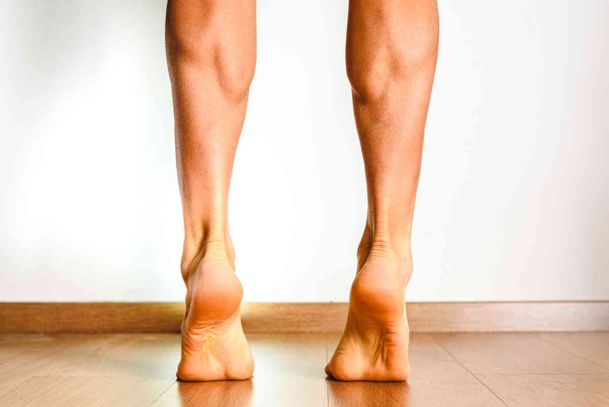 降血糖運動｜醫生推薦「零門檻」運動　1個動作血糖降32％　隨時隨地連躺平都做得到！