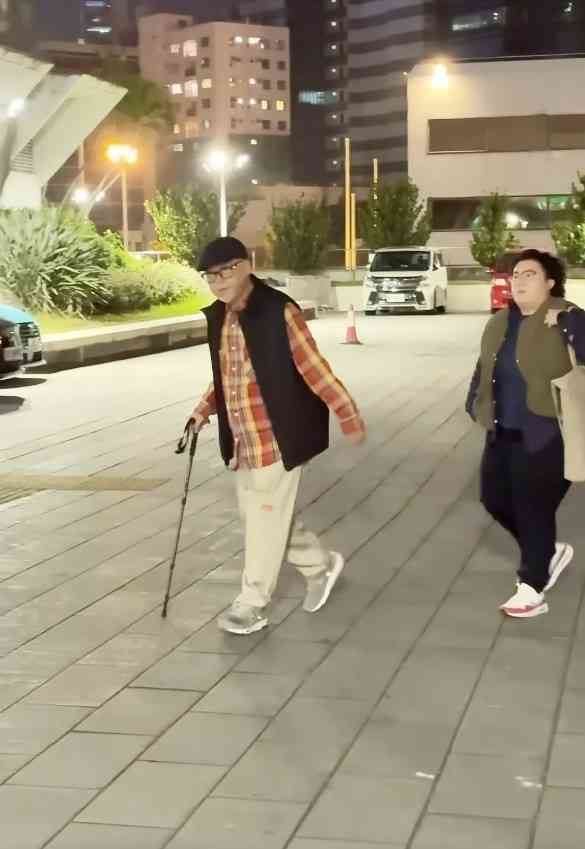 明星健康｜60歲谷德昭近況曝光　暴瘦與過去形象判若兩人　曾用柺杖出入步伐蹣跚惹健康隱憂