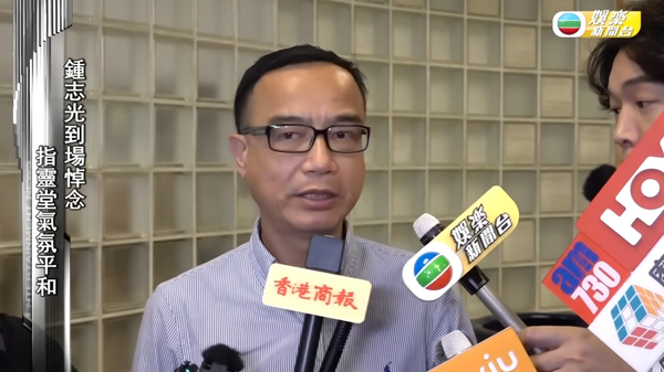 施明設靈丨 李家鼎暴瘦現身　步履蹣跚需由李泳豪攙扶神情憔悴令人憂心