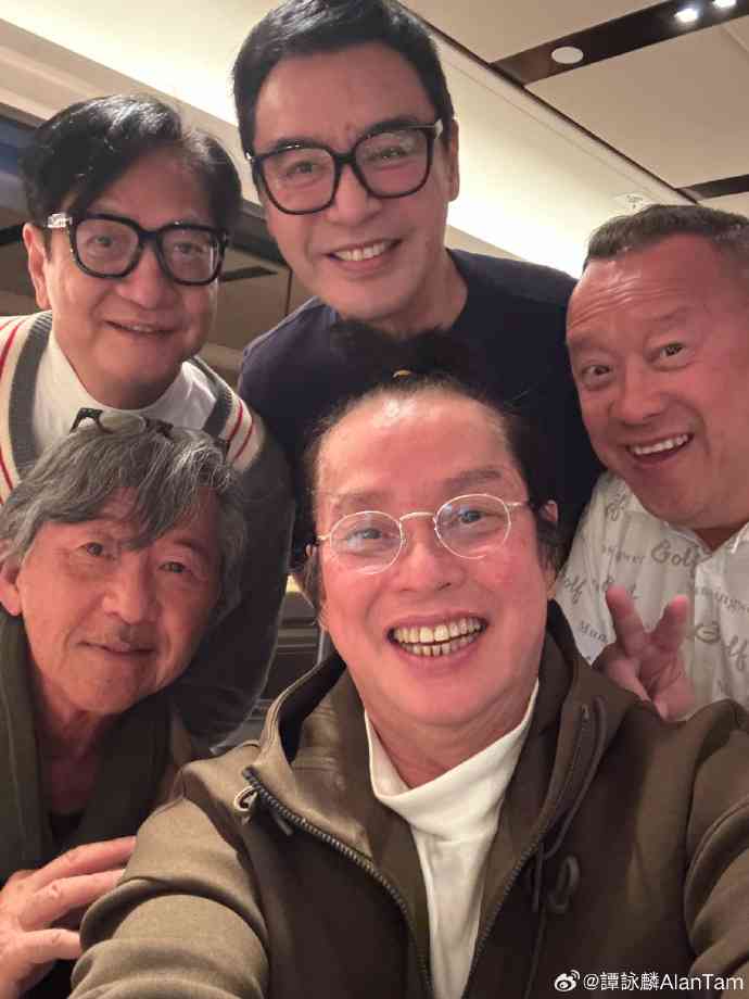 名人養生︱75歲譚詠麟九記牛腩被捕獲！發福照曝光笑迎女歌迷　網民讚有口福：至少吃10碗