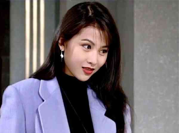 蔡少芬︱52歲視后蔡少芬素顔逛街被嘲盡顯老態　網民群起護航：秒殺一堆年輕人