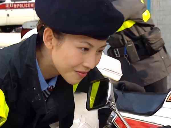 蔡少芬︱52歲視后蔡少芬素顔逛街被嘲盡顯老態　網民群起護航：秒殺一堆年輕人