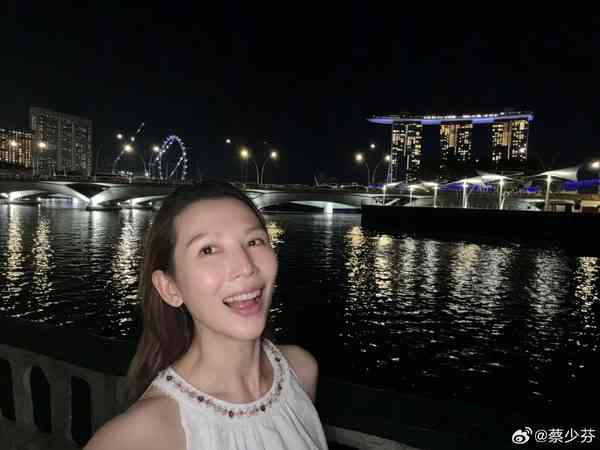 蔡少芬︱52歲視后蔡少芬素顔逛街被嘲盡顯老態　網民群起護航：秒殺一堆年輕人