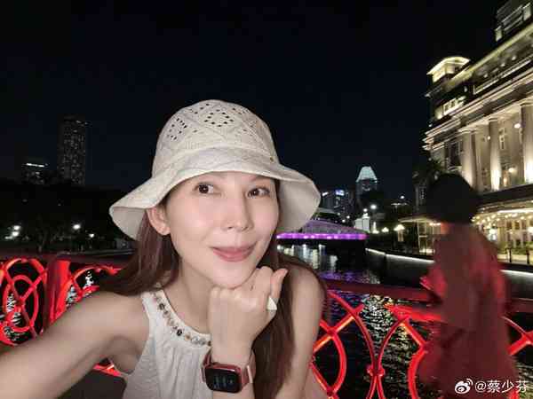 蔡少芬︱52歲視后蔡少芬素顔逛街被嘲盡顯老態　網民群起護航：秒殺一堆年輕人
