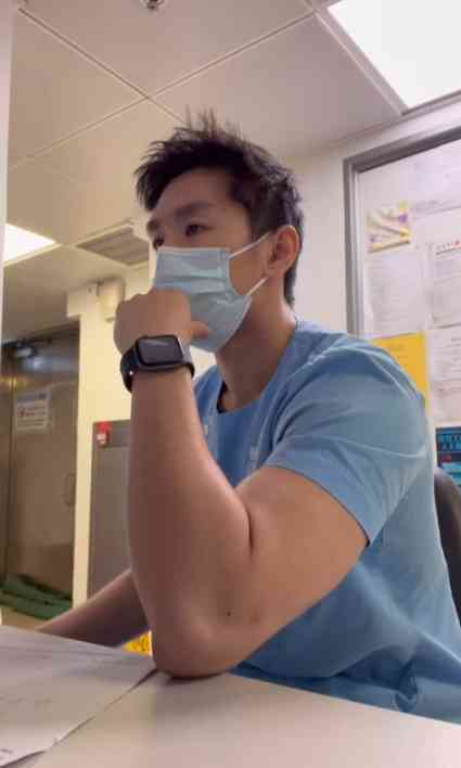 型男醫生︱飛福岡UO航班乘客突暈厥　1米85港產型男醫生挺身急救爆紅　被全方位起底揭多重身份