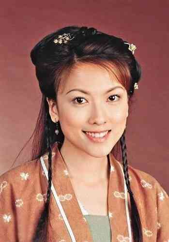 江芷妮︱兩代TVB花旦罕同框48歲江芷妮完勝31歲馮盈盈　息影多年做CEO兼幸福人妻