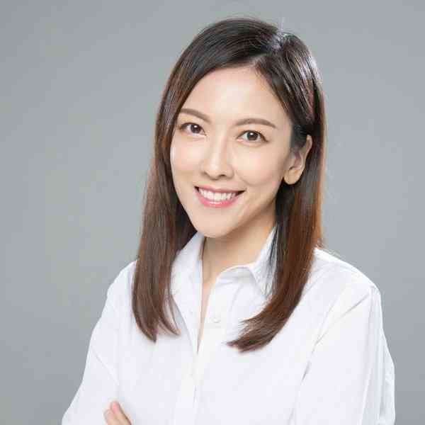 江芷妮︱兩代TVB花旦罕同框48歲江芷妮完勝31歲馮盈盈　息影多年做CEO兼幸福人妻