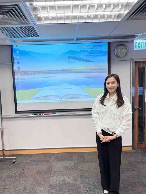 江芷妮︱兩代TVB花旦罕同框48歲江芷妮完勝31歲馮盈盈　息影多年做CEO兼幸福人妻
