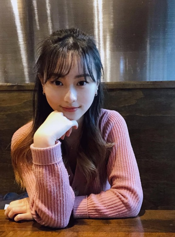 謝瑞麟丨珠寶大亨謝瑞麟高顏值孫女做KOL　Bethany讀大一懷孕休學　25歲成3孩之母 : 我冇後悔