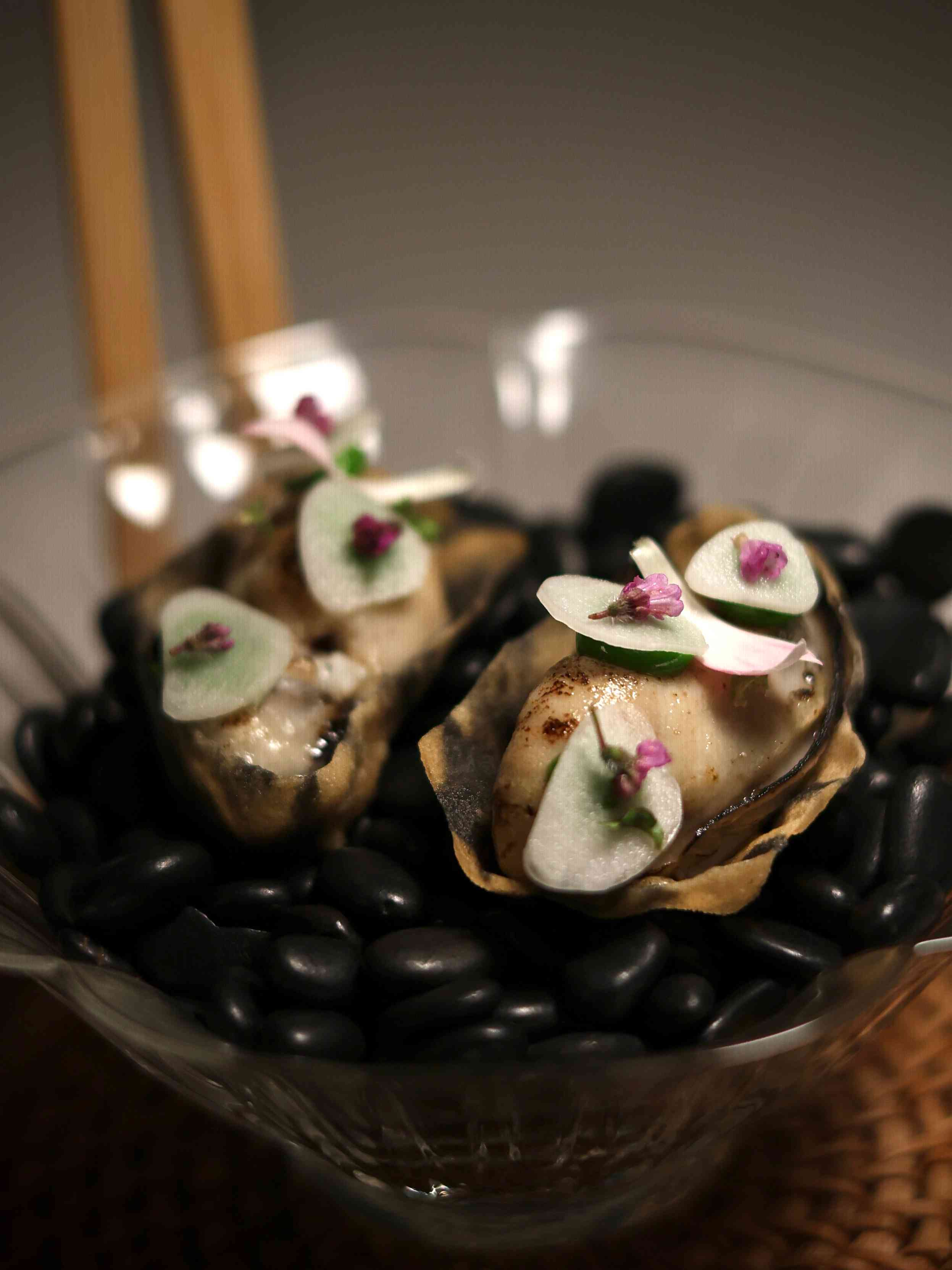 中環精緻越南料理：越式雞肉精製河粉配花膠及金華火腿、一鴨三吃配黃皮葉及越南鹹冬甩，打造出「越華融合」的佳餚美饌！