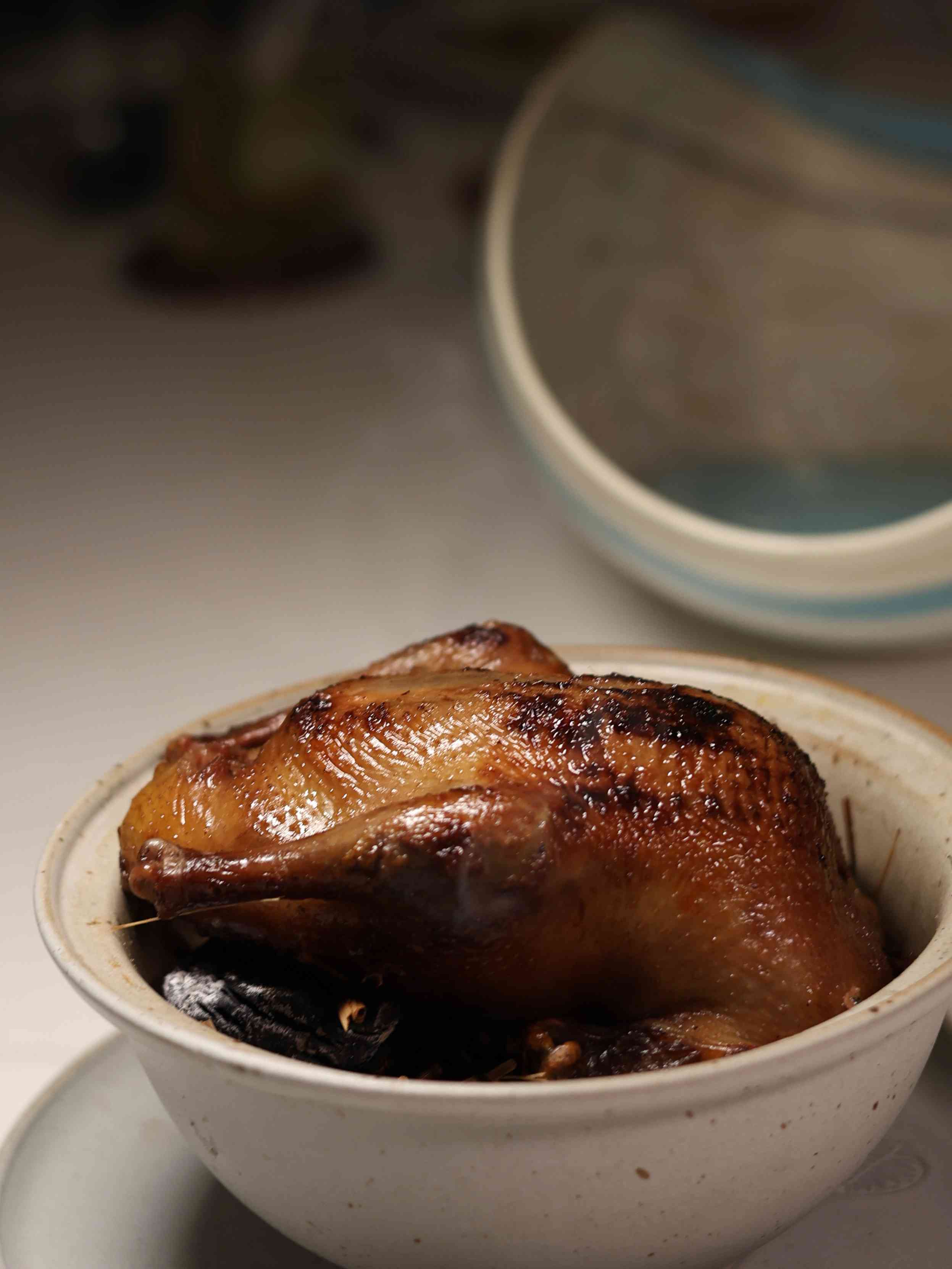 中環精緻越南料理：越式雞肉精製河粉配花膠及金華火腿、一鴨三吃配黃皮葉及越南鹹冬甩，打造出「越華融合」的佳餚美饌！