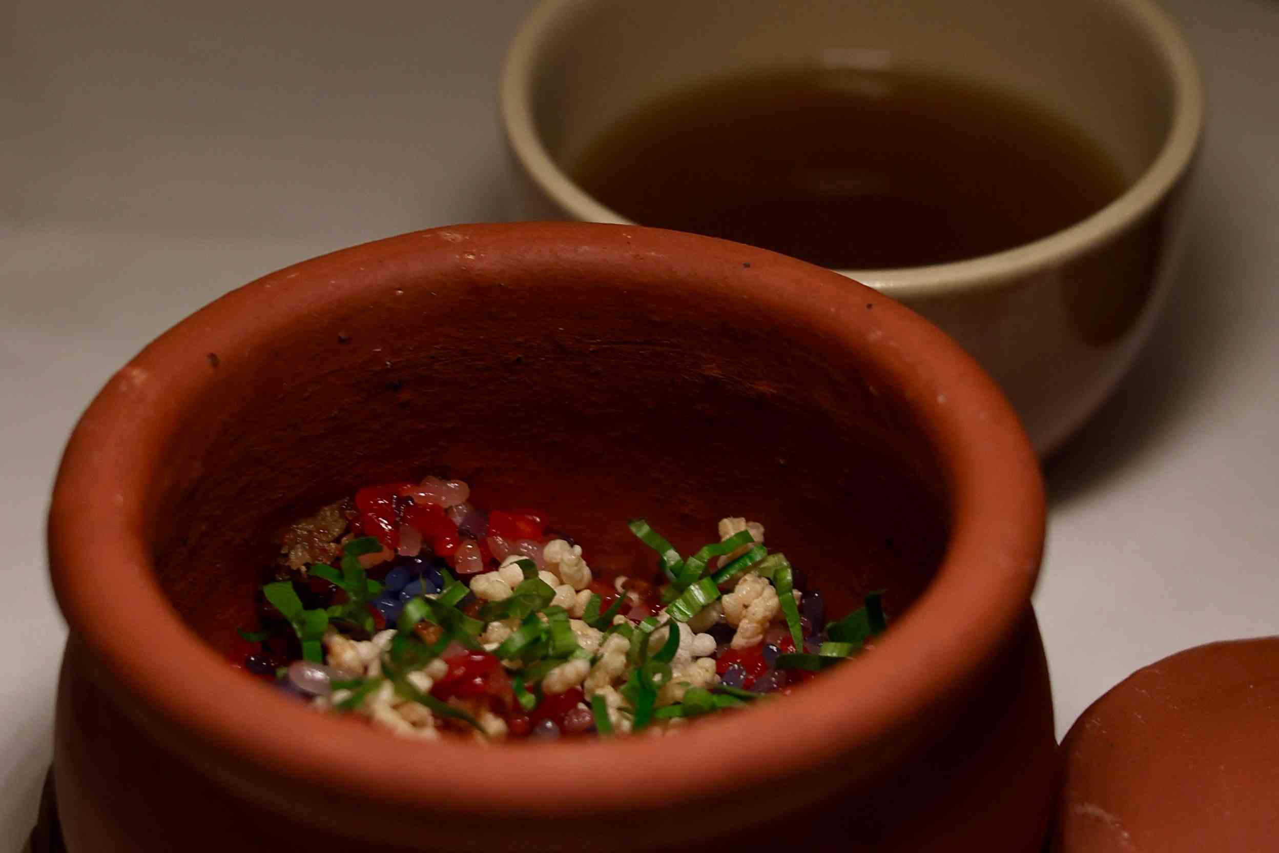 中環精緻越南料理：越式雞肉精製河粉配花膠及金華火腿、一鴨三吃配黃皮葉及越南鹹冬甩，打造出「越華融合」的佳餚美饌！