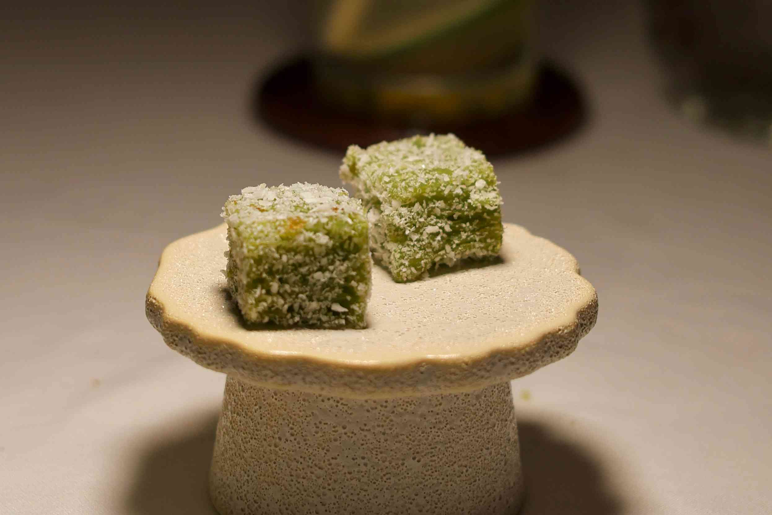 中環精緻越南料理：越式雞肉精製河粉配花膠及金華火腿、一鴨三吃配黃皮葉及越南鹹冬甩，打造出「越華融合」的佳餚美饌！