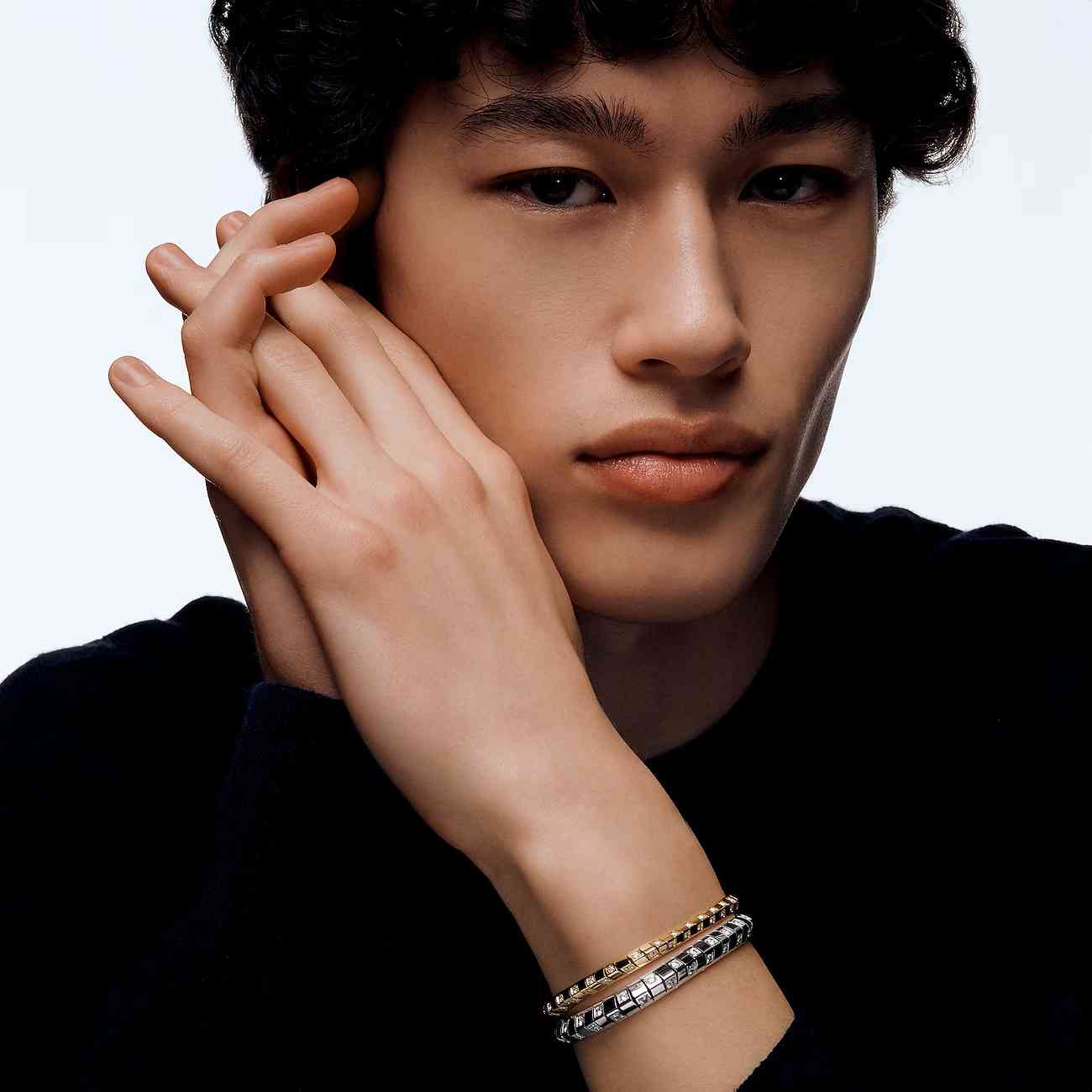 父親節珠寶提案：Louis Vuitton奢華鑽石手鐲 、Van Cleef & Arpels Alhambra袖扣 、Cartier經典Juste un Clou系列戒指，低調奢華紳士細節
