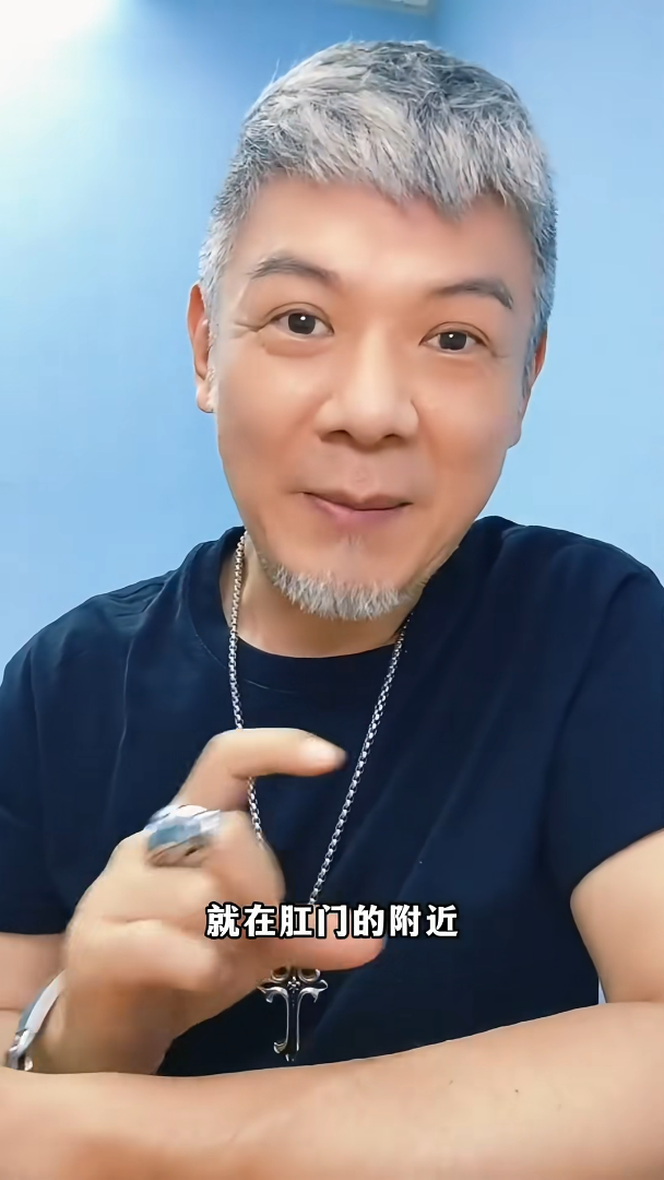 彭皓鋒︱前TVB「御用惡人」彭皓鋒患直腸癌3期　一日排便十幾次堅拒「封肛」　帶癌北上拍劇搵錢養家