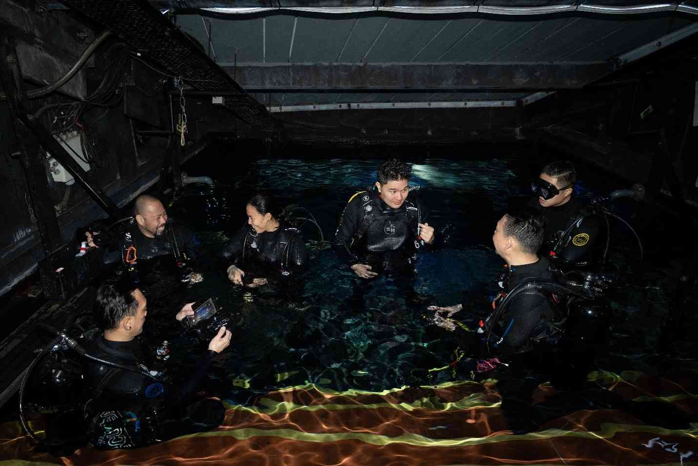 澳門玩樂︱《水舞間》後台導覽7.15起幕後揭秘＋登上18米高空舞台＋深入潛水專區＋套票澳幣888元起
