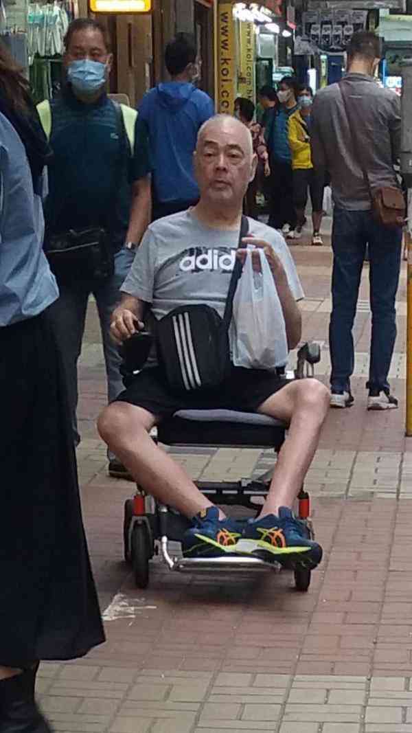 張偉文|「靚聲王」張偉文驚爆一年半冇沖涼長期臥床 疑遭護老院疏忽照顧雙腳紅腫皮膚潰爛 已託經理人方俊處理後事1原因未立遺囑 張偉文|「靚聲王」張偉文驚爆一年半冇沖涼長期臥床 疑遭護老院疏忽照顧雙腳紅腫皮膚潰爛 已託經理人方俊處理後事1原因未立遺囑