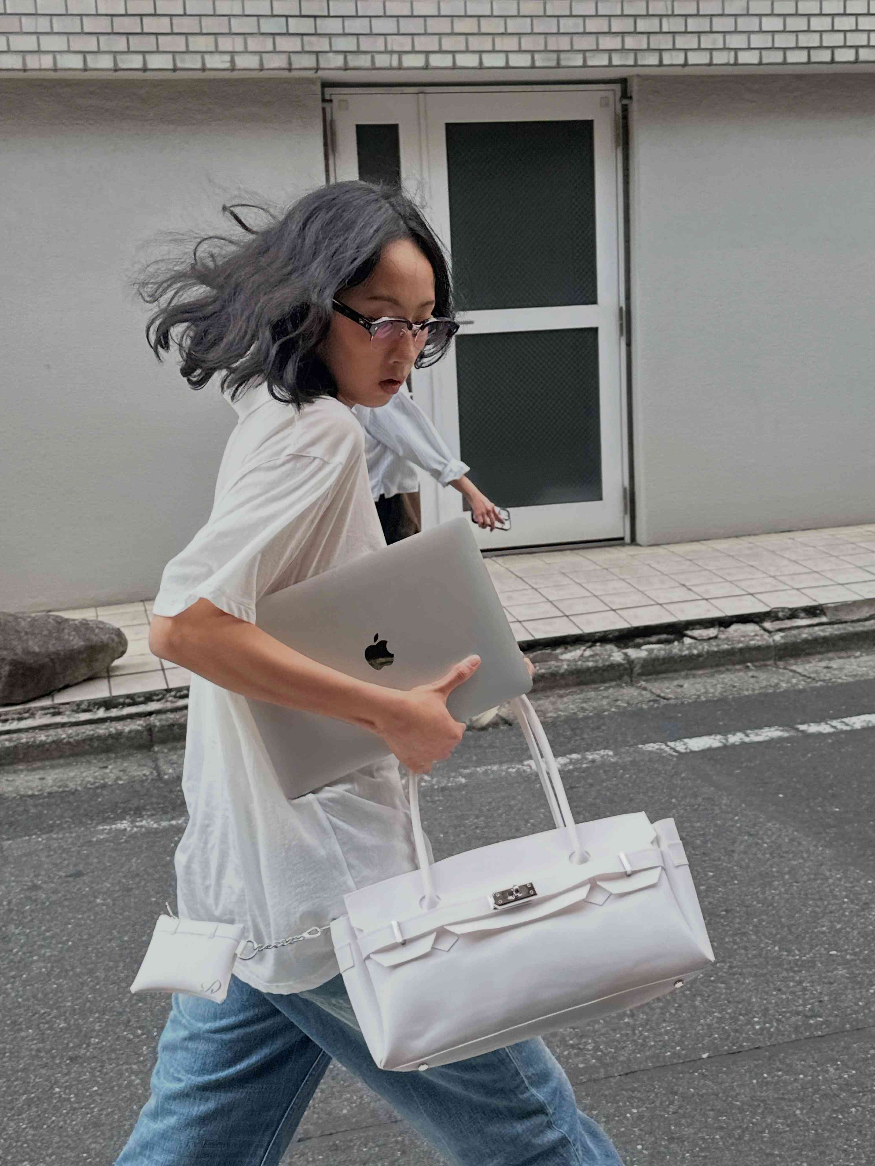 Y2K Jelly Bag大勢回歸！韓星女團也愛用：多巴胺色系DEINET的Jelly Two-Way Bag今夏你會否入手？