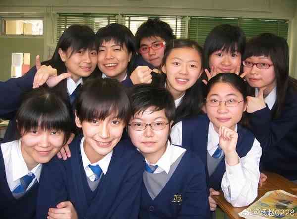 女神保養︱Angelababy 13歲校園照瘋傳　戴牙套青澀樣首曝光　五官等比例長大力破整容傳聞
