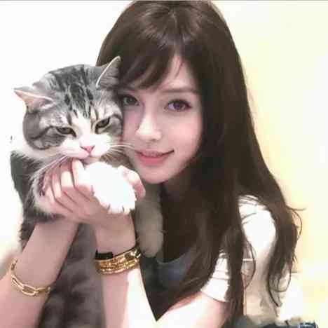 女神保養︱Angelababy 13歲校園照瘋傳　戴牙套青澀樣首曝光　五官等比例長大力破整容傳聞