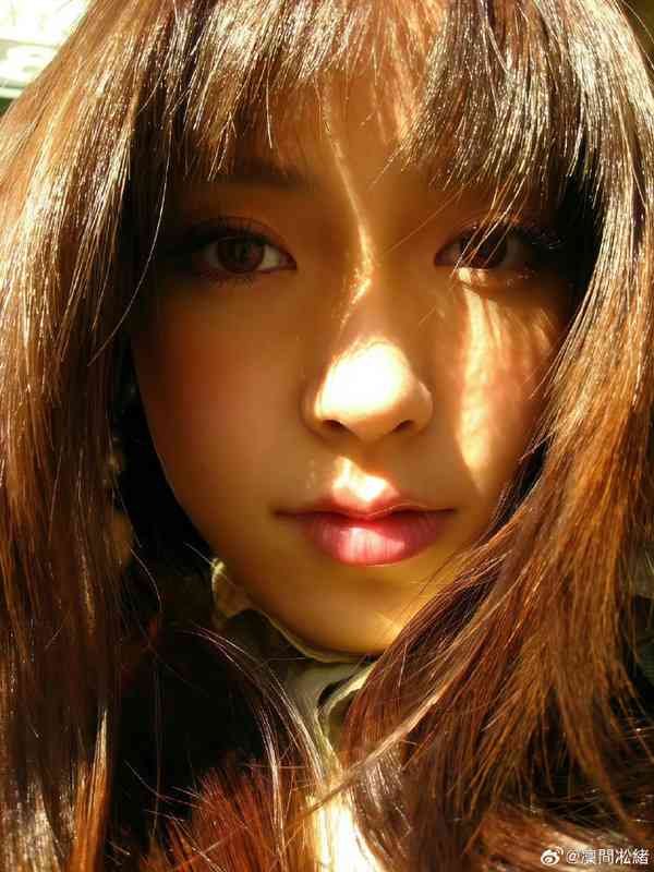 女神保養︱Angelababy 13歲校園照瘋傳　戴牙套青澀樣首曝光　五官等比例長大力破整容傳聞