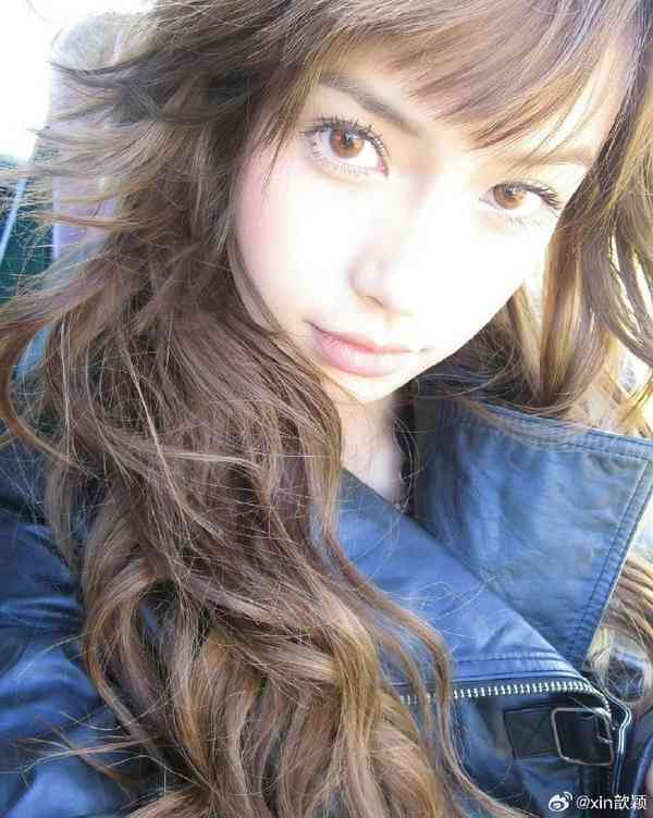 女神保養︱Angelababy 13歲校園照瘋傳　戴牙套青澀樣首曝光　五官等比例長大力破整容傳聞