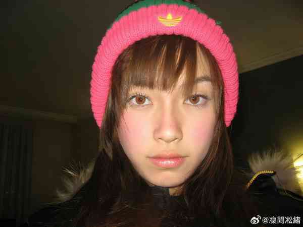 女神保養︱Angelababy 13歲校園照瘋傳　戴牙套青澀樣首曝光　五官等比例長大力破整容傳聞