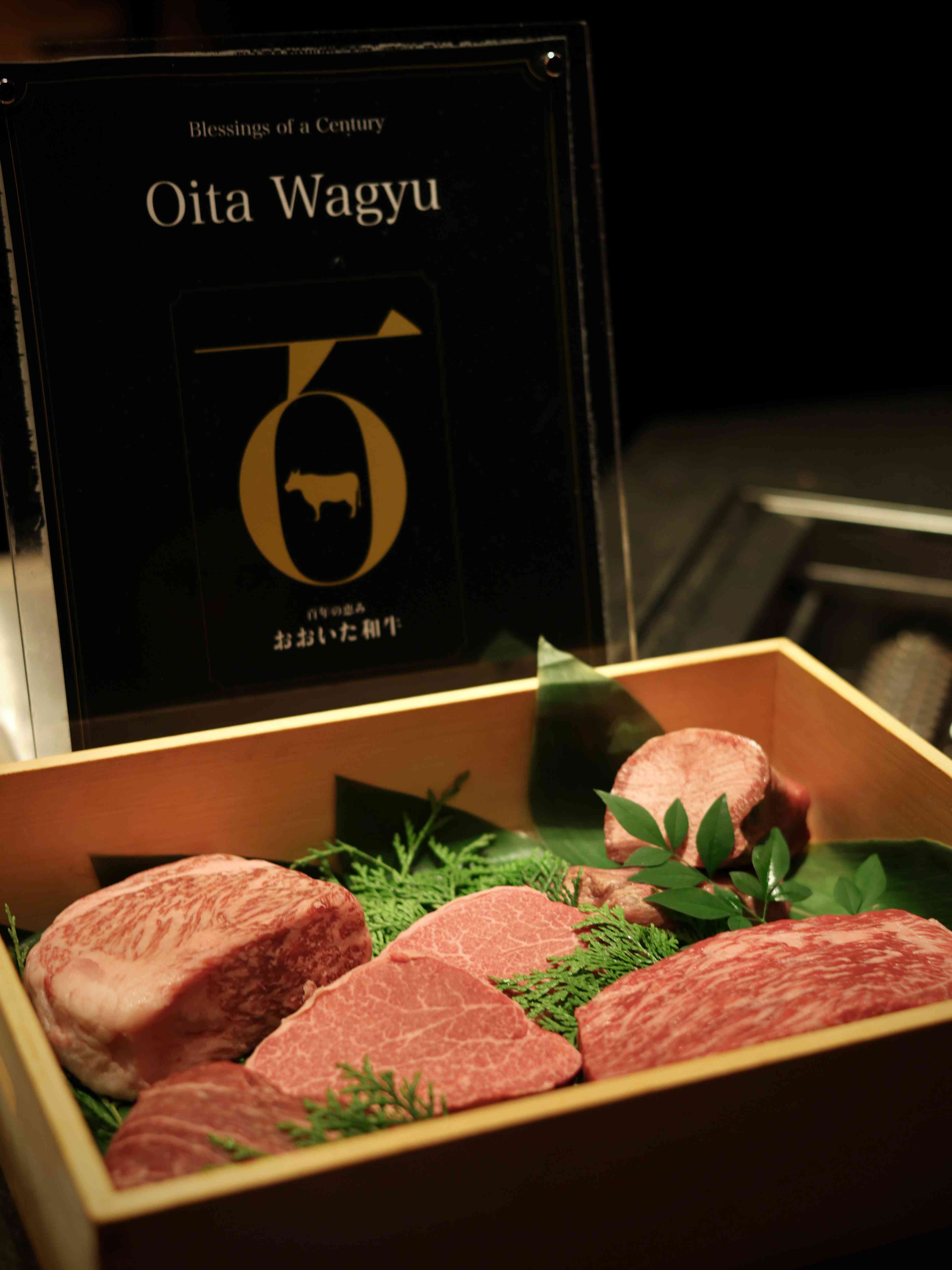 極上和牛割烹Omakase：檸檬麴昆布鹽厚切牛舌、牛臀肉松露三文治、招牌山奧燒，啖啖飽滿多汁，極爲鮮味！