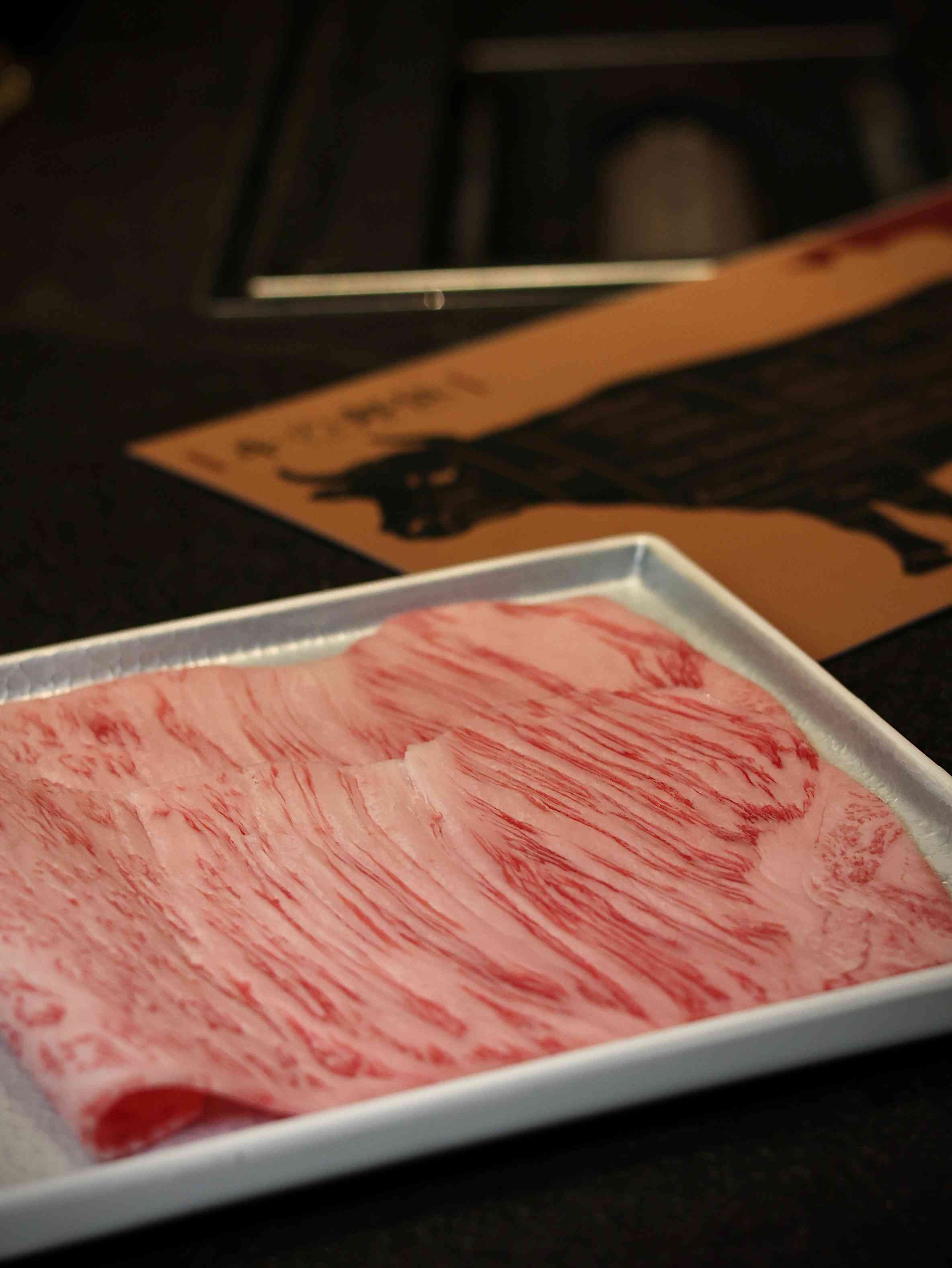 極上和牛割烹Omakase：檸檬麴昆布鹽厚切牛舌、牛臀肉松露三文治、招牌山奧燒，啖啖飽滿多汁，極爲鮮味！