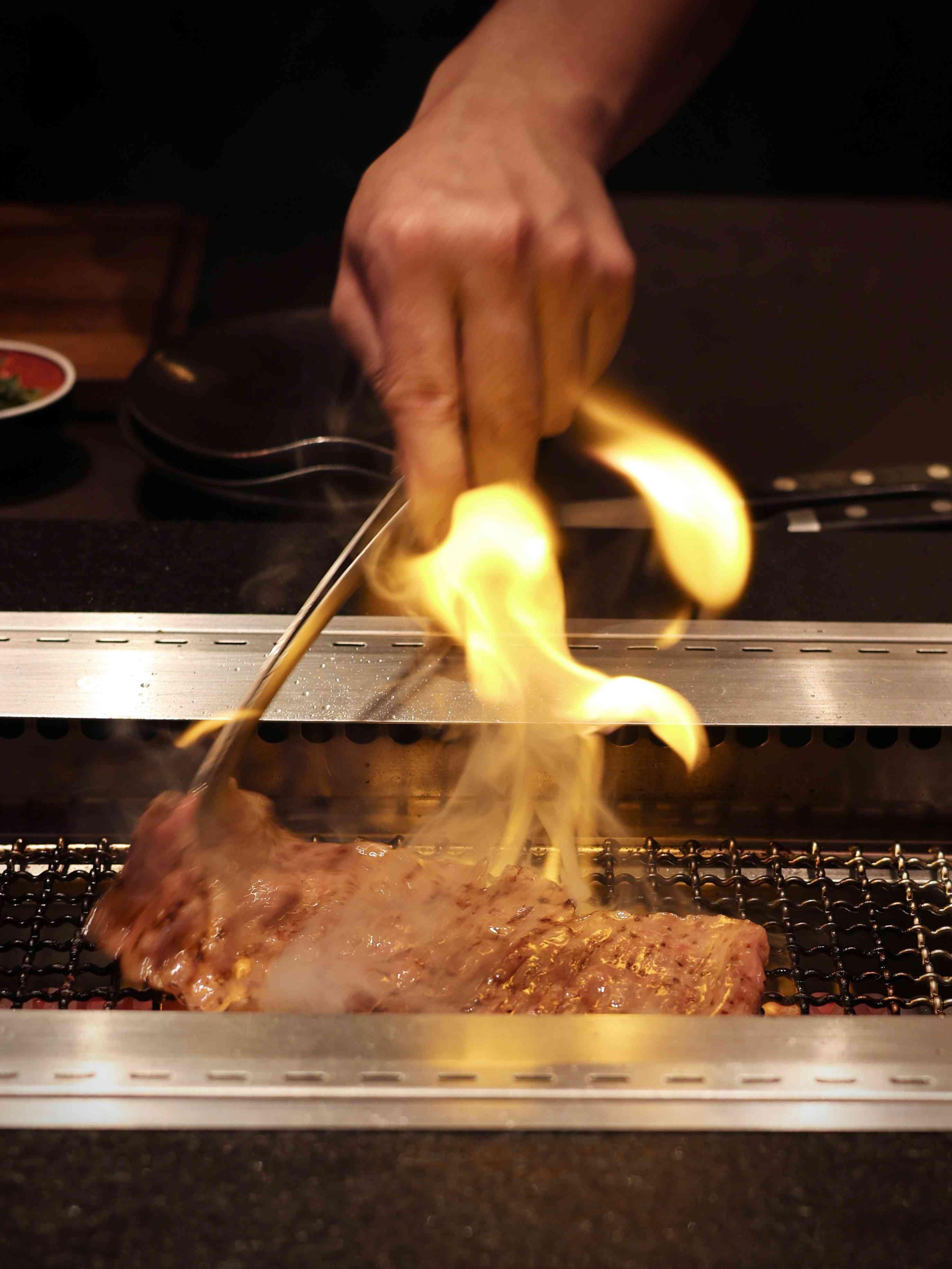 極上和牛割烹Omakase：檸檬麴昆布鹽厚切牛舌、牛臀肉松露三文治、招牌山奧燒，啖啖飽滿多汁，極爲鮮味！