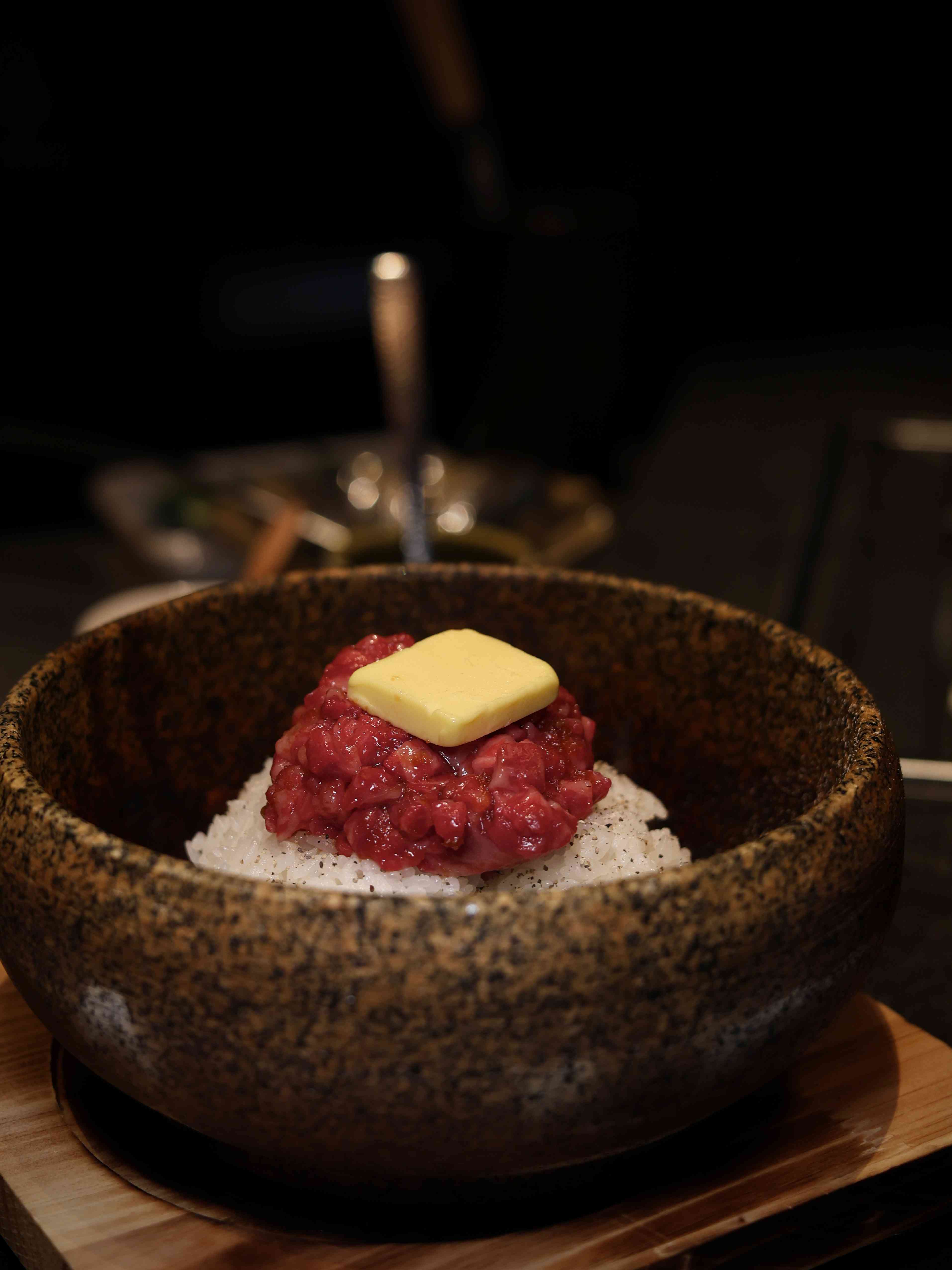 極上和牛割烹Omakase：檸檬麴昆布鹽厚切牛舌、牛臀肉松露三文治、招牌山奧燒，啖啖飽滿多汁，極爲鮮味！