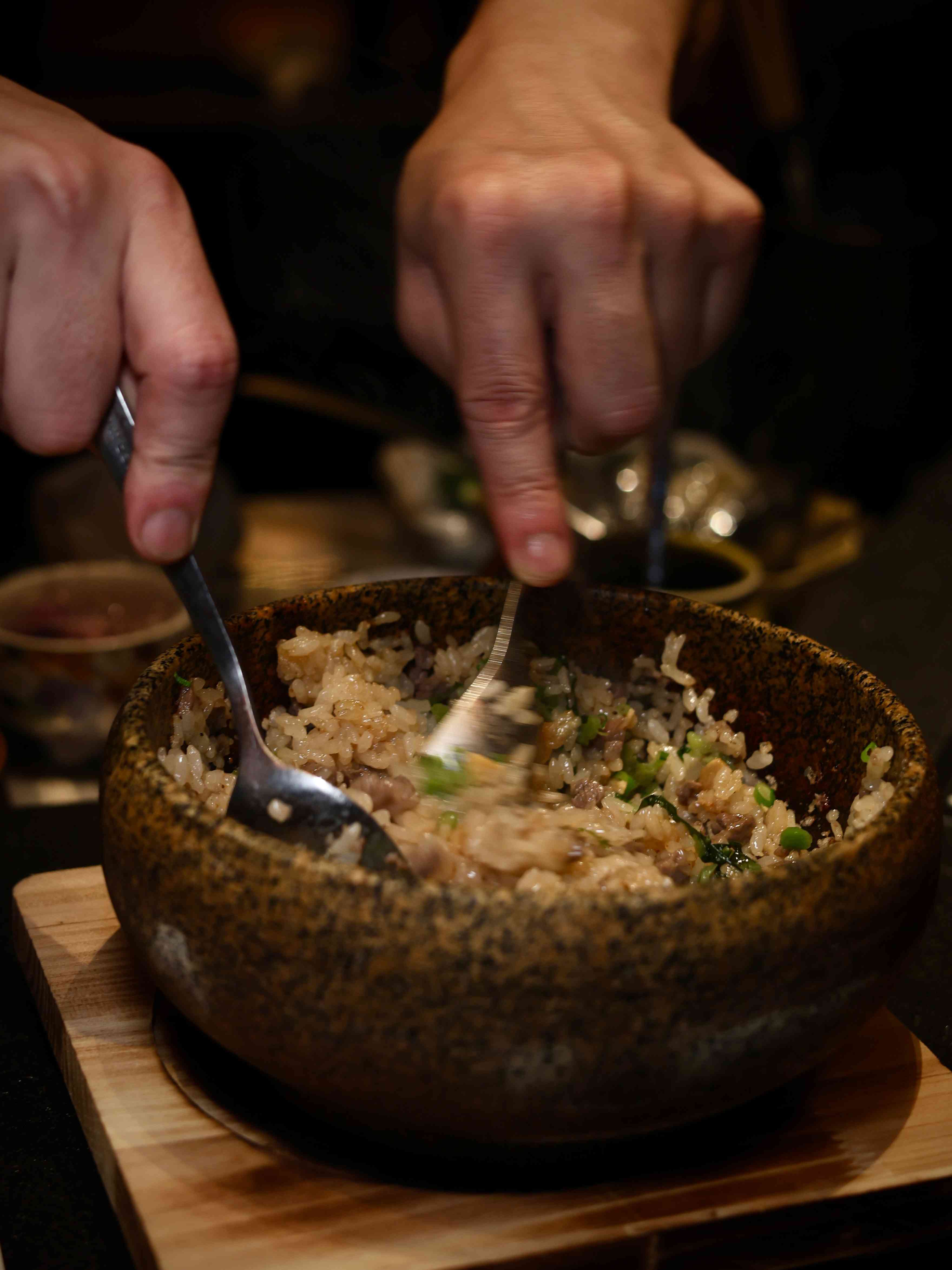 極上和牛割烹Omakase：檸檬麴昆布鹽厚切牛舌、牛臀肉松露三文治、招牌山奧燒，啖啖飽滿多汁，極爲鮮味！