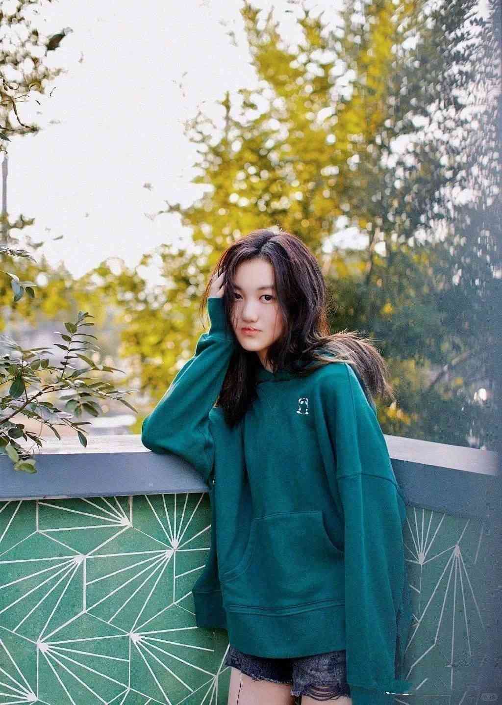 李嫣丨王菲20歲女兒李嫣近照曝光兔唇痕跡全消　歷4次手術蛻變美少女