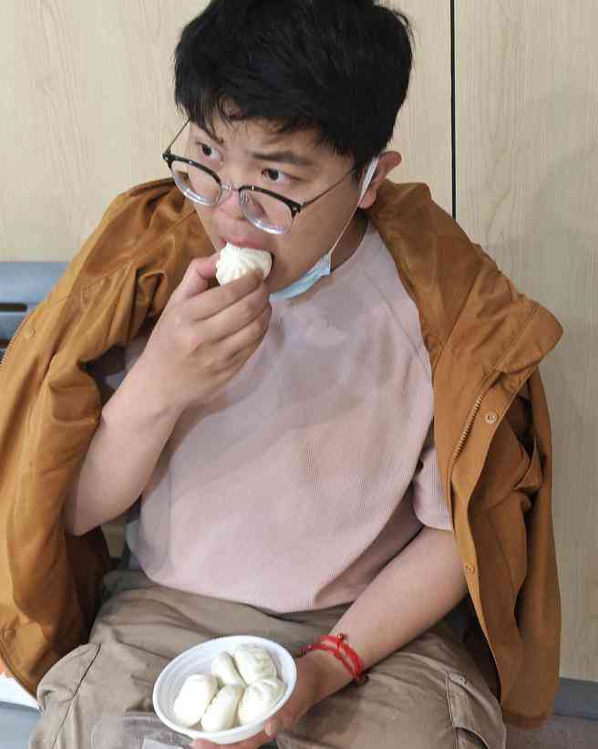 胃癌|23歲博士生寒窗苦讀16年確診胃癌晚期 歷22次化療暴瘦44磅 揭兩大習慣出事 胃癌|23歲博士生寒窗苦讀16年確診胃癌晚期 歷22次化療暴瘦44磅 揭兩大習慣出事