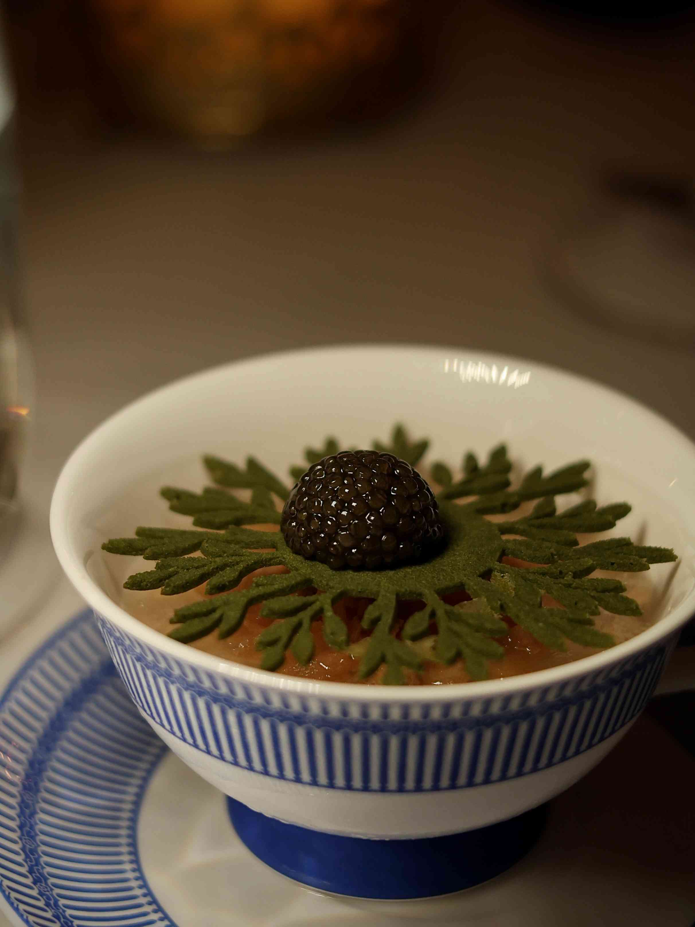 巴黎人十週年「名廚臻宴」:小青龍配陳皮沙茶醬、熟成M9牛小排配四川青花椒慕絲、10年梅菜伊比利亞黑毛豬扣肉飯 巴黎人十週年「名廚臻宴」:小青龍配陳皮沙茶醬、熟成M9牛小排配四川青花椒慕絲、10年梅菜伊比利亞黑毛豬扣肉飯