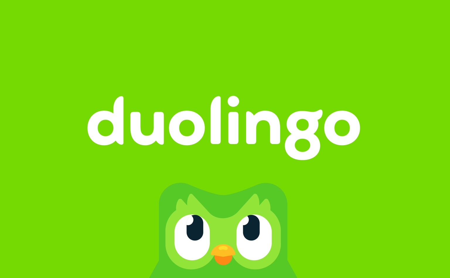 那隻綠色情勒鳥踩入時裝圈？！Duolingo &times; Megan O'Cain 玩轉NYFW，推出怪誕「拼音時裝」，你又懂得讀嗎？