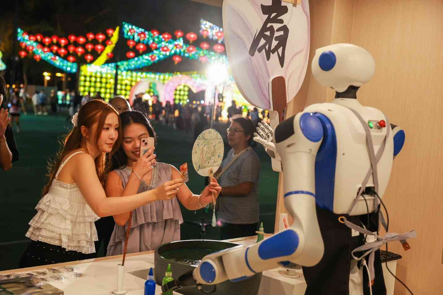 中秋節好去處2026︱超靚！維園夢幻綵燈大街匯聚3000綵燈＋8米巨型榕樹綵燈＋雞蛋仔奶茶花燈打卡熱點＋中秋市集