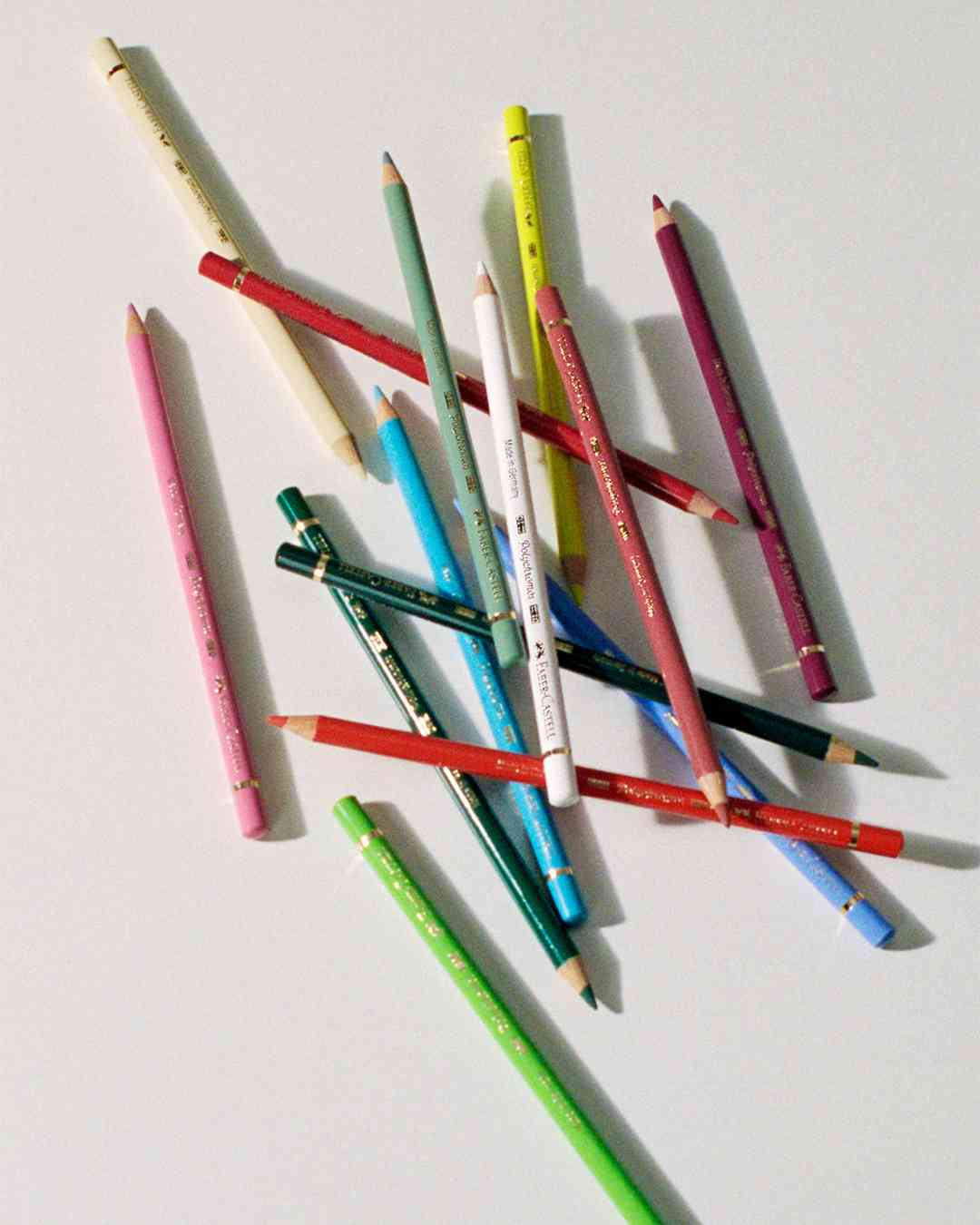 RIMOWA x Faber-Castell 彩鉛箱開賣！經典鋁鎂合金箱、120色油性彩鉛，把工作室帶上旅途！