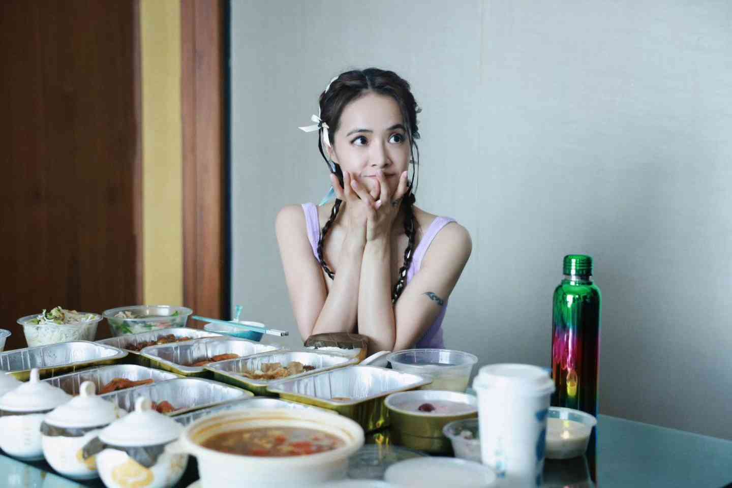 名人養生｜46歲蔡依林晚上7點「熄機」 提早進入休息模式養出凍齡肌 醫生教3招睡前放鬆方法