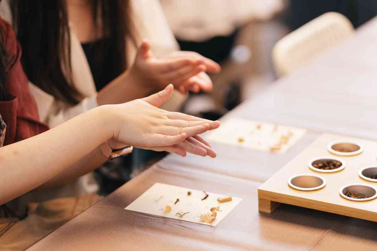 走進大坑「城中藝遊」，用茶渣香薰與編織藝術重讀老街巷故事