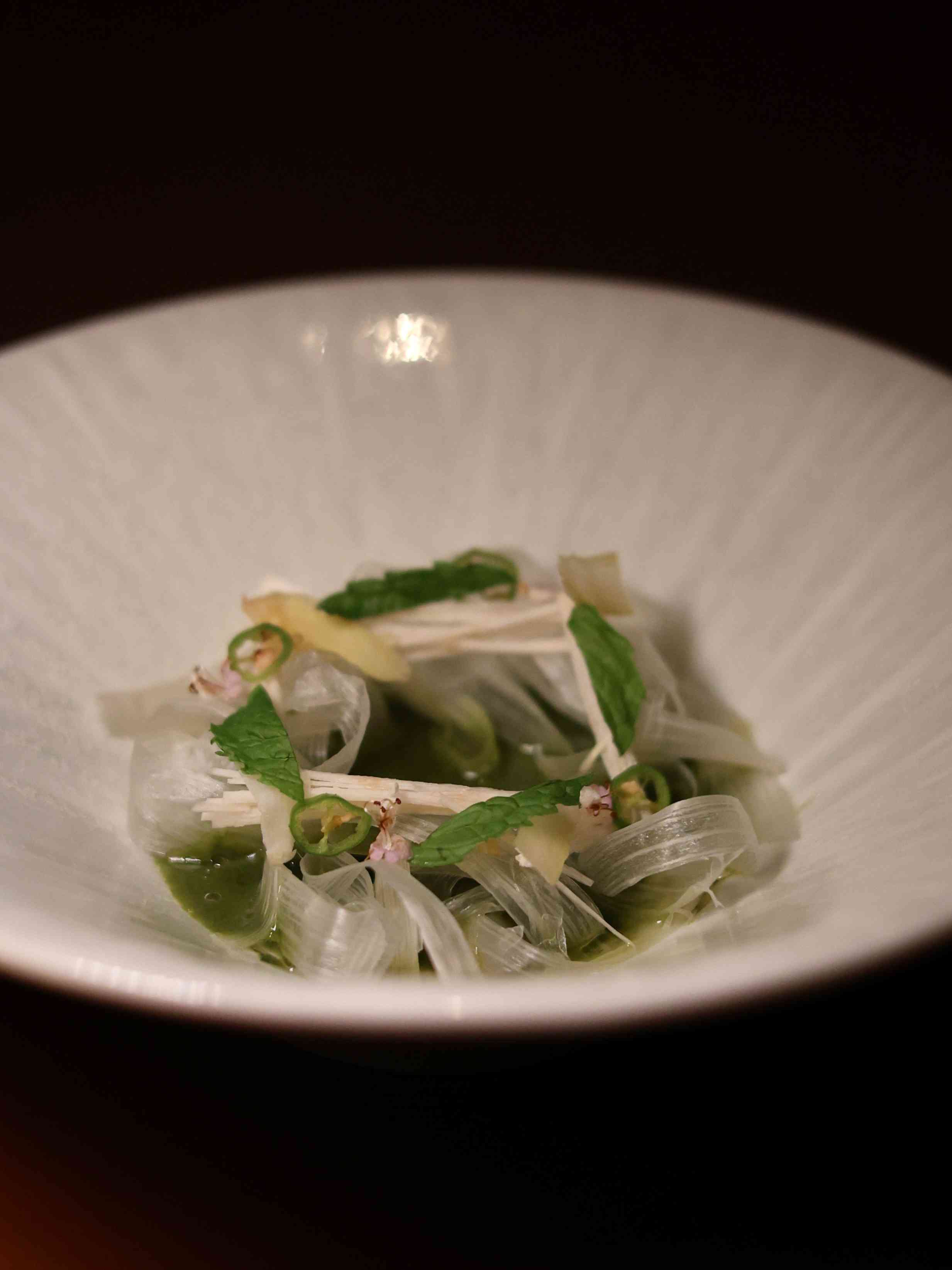 曼谷品嚐星級現代精緻泰菜 : 什錦蔬菜乾海鮮草本東北酸辣湯、紅咖喱東星斑配特選在地米、泰國頂級本土牧場和牛,將泰國傳統與現代烹調共冶一爐 曼谷品嚐星級現代精緻泰菜 : 什錦蔬菜乾海鮮草本東北酸辣湯、紅咖喱東星斑配特選在地米、泰國頂級本土牧場和牛,將泰國傳統與現代烹調共冶一爐