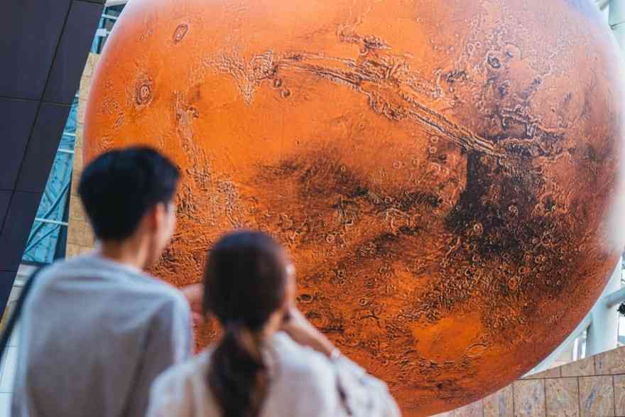 萬聖節好去處2026︱旺角朗豪坊7米巨型火星裝置+一連三個周末咖啡節+東京咖啡師駐場+烘焙美食 萬聖節好去處2026︱旺角朗豪坊7米巨型火星裝置+一連三個周末咖啡節+東京咖啡師駐場+烘焙美食