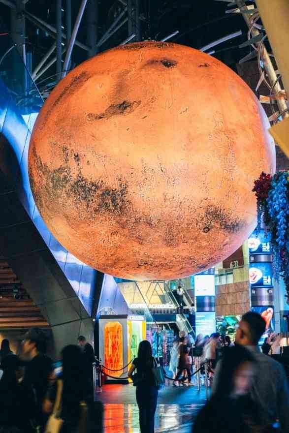 萬聖節好去處2026︱旺角朗豪坊7米巨型火星裝置+一連三個周末咖啡節+東京咖啡師駐場+烘焙美食 萬聖節好去處2026︱旺角朗豪坊7米巨型火星裝置+一連三個周末咖啡節+東京咖啡師駐場+烘焙美食